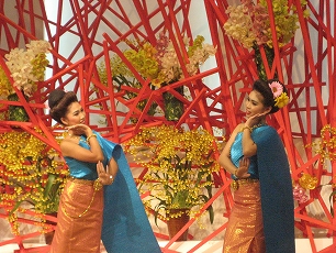 タッサニータイ舞踊団